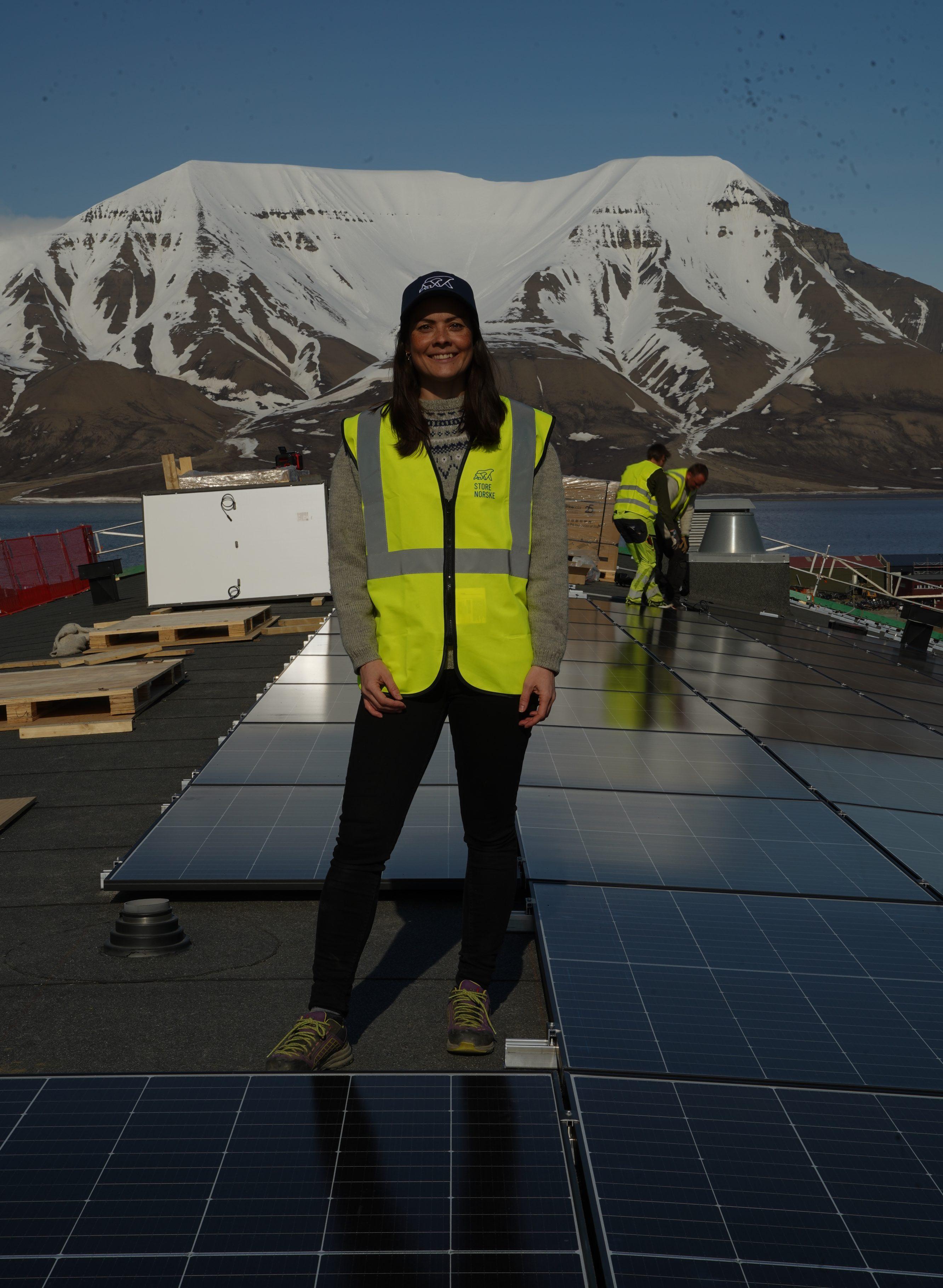 Heidi Theresa Ose, konstituert daglig leder for Store Norske Energi på taket av Polarsenteret i Longyerbyen